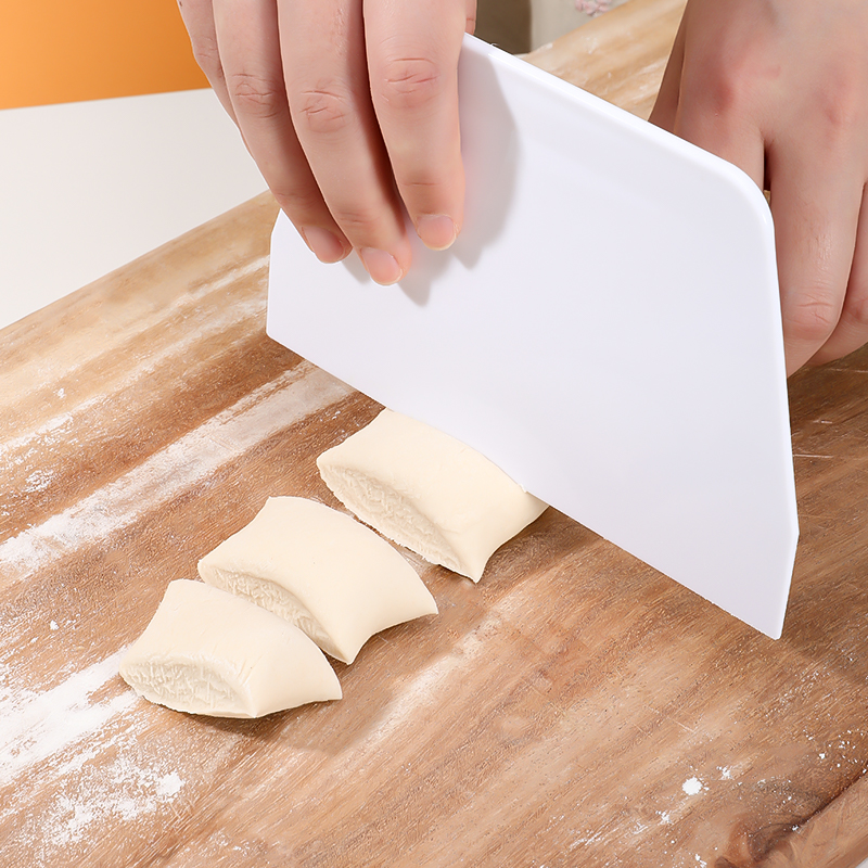 Dough Scraper Curved - 1pcs Useful Curved Cream Spatula DIY
